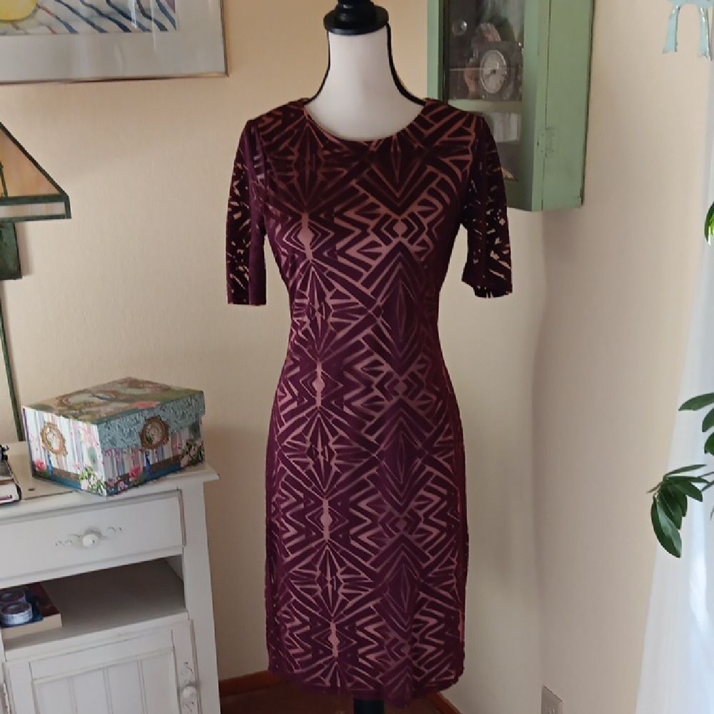 Elegant Burgundy Geometric Lace Midi Dress - Women's